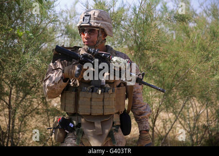 U.S. Marine fournit la sécurité lors d'une mission en Afghanistan. Banque D'Images