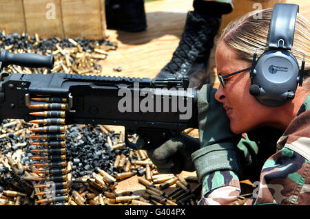 Un soldat une M240B medium machine gun. Banque D'Images