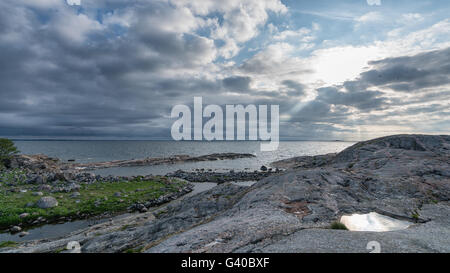 Ciel d'orage à Länsi-Toukki island, Helsinki, Finlande, Europe, UNION EUROPÉENNE Banque D'Images