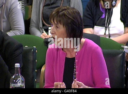 Mme Menna Richards Directrice BBC Wales témoignage devant le Comité des affaires gallois de la Chambre des communes de Londres sur l'avenir du S4C. Banque D'Images