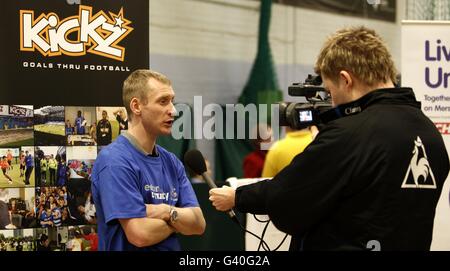 Tony Hibbert d'Everton lors d'une session de presse pour le football Kickz Goals Thru au Scargreen Sports Center, Liverpool. Banque D'Images