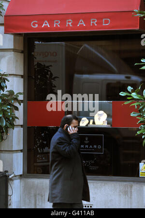 Bourse de Londres.Une vitrine de Garrard les bijoutiers à Albemarle Street Mayfair, dans le centre de Londres. Banque D'Images