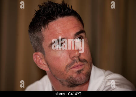 Kevin Pietersen, en Angleterre, lors d'une conférence de presse à l'hôtel TEAM de Melbourne, en Australie. Banque D'Images