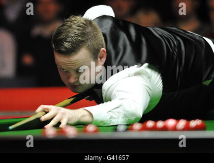 Shaun Murphy en action contre Jamie Cope en Angleterre pendant les Ladbrokes Mobile Masters à Wembley Arena, Londres. Banque D'Images