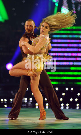 Patsy Kensit et Robin Windsor, partenaire de danse, se produisent lors de la répétition de la tenue vestimentaire de Strictly Come Dancing the Live Tour à la Capital FM Arena de Nottingham. Banque D'Images