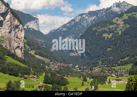 Village de Lauterbrunnen en Suisse. Banque D'Images