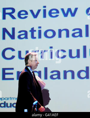 Michael Gove, secrétaire à l'éducation, à l'école secondaire Twyford Church of England, dans l'ouest de Londres, où il a annoncé la révision planifiée par le gouvernement du programme d'études national des écoles. Banque D'Images