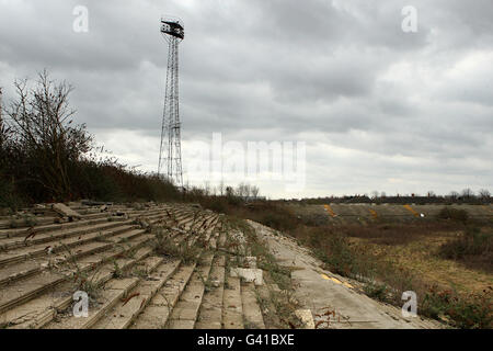 Vue générale sur le site de l'ancienne demeure du club de football de Hull City, Boothferry Park. Utilisé par le club de 1946 à 2002 quand le club a déménagé au stade KC actuel. La zone est maintenant désutilisée Banque D'Images