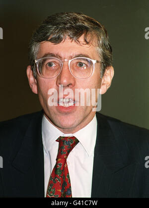 Fichier de bibliothèque 257585-12, datée du 2.10.93. L'ombre de la main-d'accueil Secrétaire et député de Blackburn, Jack Straw. Banque D'Images