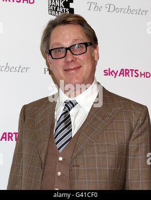 South Bank Sky Arts Awards - Londres.Vic Reeves arrivant pour les South Bank Sky Arts Awards au Dorchester Hotel, Londres. Banque D'Images