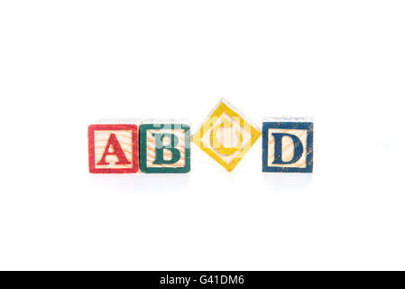 Photo d'un alphabet blocks spelling ABCD isoler sur fond blanc Banque D'Images