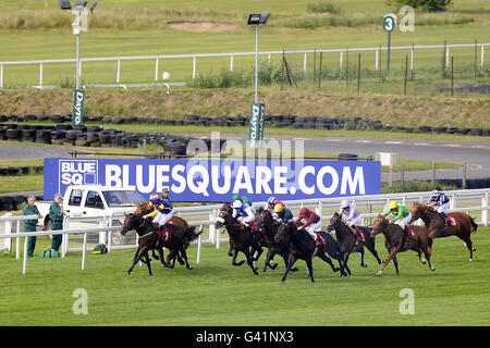 Les courses de chevaux - Totepool jour irlandais - Hippodrome Sandown Banque D'Images