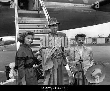 Humphrey Bogart, Lauren Bacall et Katharine Hepburn - London Airport Banque D'Images