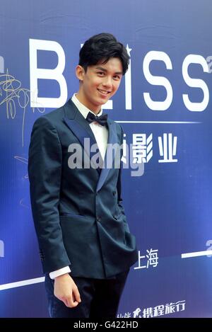Shanghai, Chine. 17 Juin, 2016. L'acteur chinois Wu Lei, qui co-star avec l'acteur britannique Orlando Bloom dans leur S.M.A.R.T film Chase, assiste à une conférence de presse au 19ème Festival International du Film de Shanghai à Shanghai, la Chine orientale, le 17 juin 2016. Orlando co-star avec plusieurs acteurs chinois dans le film qui serait tourné complètement à Shanghai. Credit : Liu Ying/Xinhua/Alamy Live News Banque D'Images