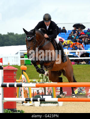 Cheshire, Royaume-Uni. 16 Juin, 2016. Médaille d'or olympique de l'appariement de Nick Skelton sur Big Star hier concurrentes et plus Bolesworth ce week-end au saut d'International Show dans Cheshire Crédit : Trevor Meeks/Alamy Live News Banque D'Images