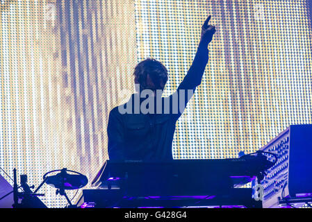 Barcelone, Catalogne, Espagne. 17 Juin, 2016. Producteur et compositeur français Jean Michel Jarre se produit sur scène lors de la deuxième journée du Sonar de Barcelone 2016 Credit : Matthias Rickenbach/ZUMA/Alamy Fil Live News Banque D'Images