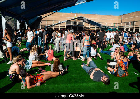 Barcelone, Catalogne, Espagne. 17 Juin, 2016. Les gens dans le Sónar de jour. 2016 Sonar : Cisco Crédit Pelay / Alamy Live News Banque D'Images