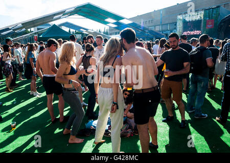 Barcelone, Catalogne, Espagne. 17 Juin, 2016. Les gens dans le Sónar de jour. 2016 Sonar : Cisco Crédit Pelay / Alamy Live News Banque D'Images