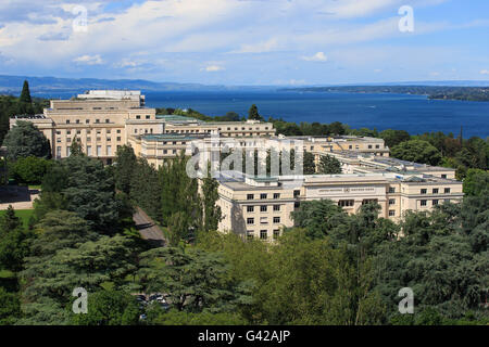 Genève. 17 Juin, 2016. Photo prise le 17 juin 2016 montre une vue sur le Palais des Nations Unies à Genève, Suisse. L'Office des Nations Unies à Genève (ONUG) est installé dans le Palais des Nations, un témoignage exceptionnel sur l'architecture du xxe siècle, situé dans un magnifique parc donnant sur le Lac Léman à Genève, avec une vue splendide sur les Alpes et le Mont Blanc. © Xu Jinquan/Xinhua/Alamy Live News Banque D'Images