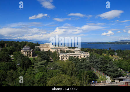 Genève. 17 Juin, 2016. Photo prise le 17 juin 2016 montre une vue sur le Palais des Nations Unies à Genève, Suisse. L'Office des Nations Unies à Genève (ONUG) est installé dans le Palais des Nations, un témoignage exceptionnel sur l'architecture du xxe siècle, situé dans un magnifique parc donnant sur le Lac Léman à Genève, avec une vue splendide sur les Alpes et le Mont Blanc. © Xu Jinquan/Xinhua/Alamy Live News Banque D'Images