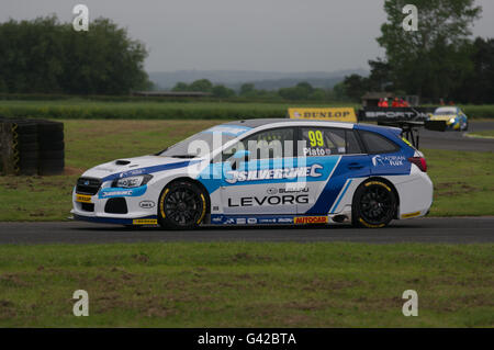 Darlington, Royaume-Uni, 18 juin 2016. Jason Plato de Subaru Silverline BMR Qualification Course en quatrième position pour la première course BTCC à Croft. Crédit : Colin Edwards / Alamy Live News Banque D'Images