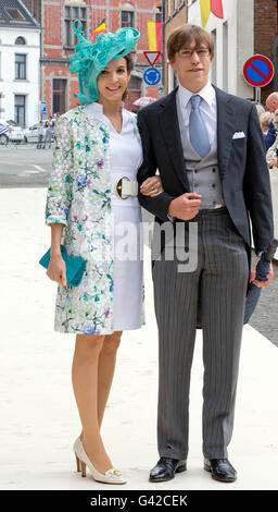 Beloeil, Belgique. 18 Juin, 2016. Le Prince Louis de Luxembourg et de la princesse Tessy partent Mariage de Guillaume de Dampierre et de la princesse Alix de ligne au Château de Beloeil à Beloeil PRE/Albert Nieboer/Pays-Bas OUT - PAS DE SERVICE DE FIL - Crédit : dpa/Alamy Live News Banque D'Images