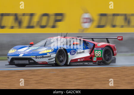 Le circuit du Mans, Le Mans, France. 18 Juin, 2016. Le Mans 24 Heures Course. L'équipe Chip Ganassi Ford USA Ford GT LMGTE Pro conduit par Joey Hand, Dirk Muller et Sébastien Bourdais. Credit : Action Plus Sport/Alamy Live News Banque D'Images