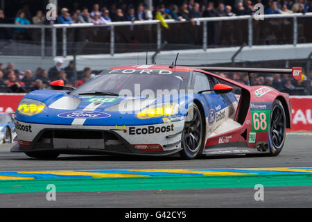 Le circuit du Mans, Le Mans, France. 18 Juin, 2016. Le Mans 24 Heures Course. L'équipe Chip Ganassi Ford USA Ford GT LMGTE Pro conduit par Joey Hand, Dirk Muller et Sébastien Bourdais. Credit : Action Plus Sport/Alamy Live News Banque D'Images