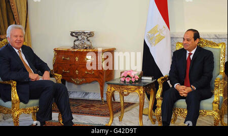 Le Caire, Égypte. 18 Juin, 2016. Le président égyptien, Abdel Fattah al-Sisi se réunit avec le président et chef de la direction de géant industriel américain General Electric (GE) Jeffrey Immelt, au Caire, Égypte, le 18 juin 2016 : Crédit Bureau Président égyptien/APA/Images/fil ZUMA Alamy Live News Banque D'Images