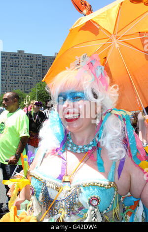 New York, New York, USA. 18 Juin, 2016. La 34e édition du défilé du Mermaid dans Coney Island. Hailey Clauson Sirène est reine. & King Neptune Carlo A. Scissura Crédit : Bruce Cotler/Globe Photos/ZUMA/Alamy Fil Live News Banque D'Images