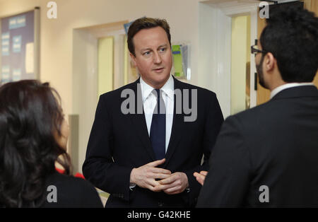 Réformes du NHS.Le Premier ministre David Cameron visite le Centre St Charles pour la santé et le bien-être à Kensington. Banque D'Images