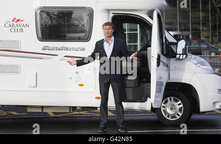 David Coulthard, ancien pilote de Formule 1, lors d'une séance photo à l'ouverture officielle du salon de la Caravane écossaise et des loisirs en plein air au SECC de Glasgow. Banque D'Images