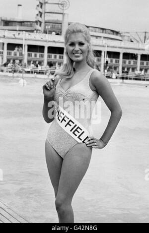 Barbara Ponsford, Miss Sheffield 1968, prenant part au concours Miss Royaume-Uni à Blackpool, Lancashire . Banque D'Images