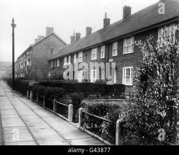 La maison du conseil de Liverpool, qui abritait la famille de Paul McCartney, surnommée le lieu de naissance des Beatles, comme c'était le cas au début des années 1960.La maison mitoyenne, 20 Forthlin Road, Liverpool, a été acquise par la National Trust, a annoncé aujourd'hui (lundi), et a été la maison familiale de McCartney pendant neuf ans au cours de laquelle lui et John Lennon l'ont utilisée pour écrire et répéter dans les premiers jours avant et après qu'ils ont pris la renommée.Voir l'histoire de PA SHOWBIZ Beatles House. Banque D'Images