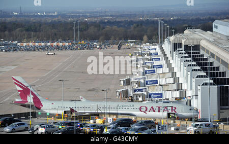 Aéroport de Manchester stock.Une vue générale des stands vides de l'aéroport T2 de Manchester pris de la tour de contrôle de la circulation aérienne. Banque D'Images