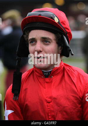 Courses hippiques - Hippodrome de Ludlow.Jockey Andrew Tinkler avant l'obstacle Stanton Lacy Selling à l'hippodrome de Ludlow, Shropshire. Banque D'Images