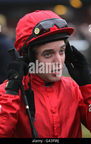 Jockey Andrew Tinkler avant l'obstacle Stanton Lacy Selling à l'hippodrome de Ludlow, Shropshire. Banque D'Images