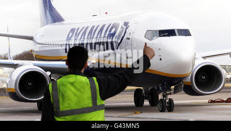 Vue générale d'un avion Ryanair à l'aéroport de Glasgow Prestwick. Banque D'Images