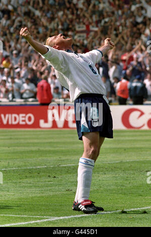 Exclusive Memorabilia Maillot de Football Angleterre Euro 96 signé par