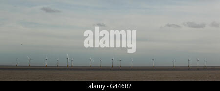 Énergie éolienne.Vue générale du parc d'éoliennes en mer de Scroby Sands, près de Great Yarmouth, sur la côte de Norfolk Banque D'Images