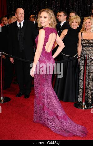 Scarlett Johansson arrive pour les 83e Academy Awards au Kodak Theatre de Los Angeles. Banque D'Images