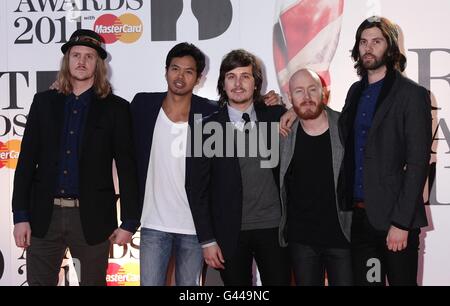 Brit Awards 2011 - arrivées - Londres.The Temper Trap arrive pour les Brit Awards 2011 à l'O2 Arena, Londres. Banque D'Images