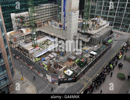 Hard Hat PROM' sur le plancher de la nouvelle salle de concert de l'école qui est actuellement en cours de développement à Milton court à Londres. Banque D'Images