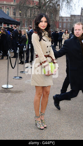 Burberry Prorsum arrivants - London Fashion Week Banque D'Images