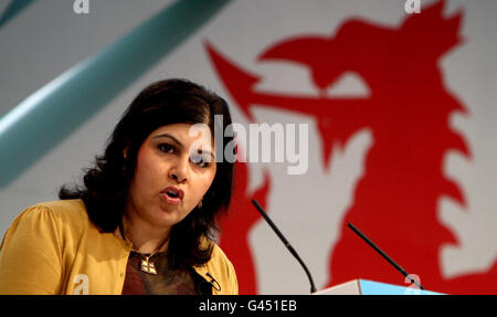 La baronne Warsi s'adresse aujourd'hui au Forum conservateur du printemps à la Conférence des conservateurs gallois à Cardiff. Banque D'Images