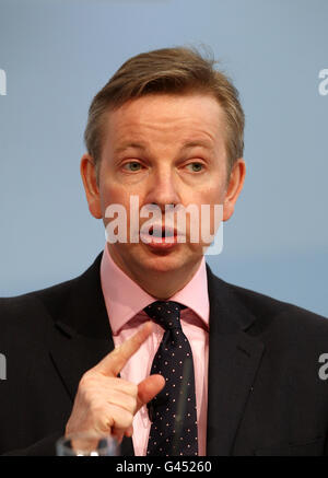 Michael Gove, secrétaire à l'éducation, s'adresse au forum du printemps des conservateurs à la Conférence des conservateurs gallois à Cardiff. Banque D'Images