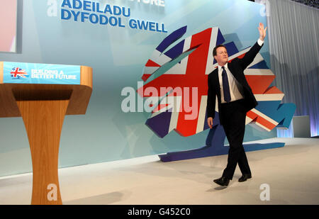 Le Premier ministre David Cameron s'adresse au forum du printemps des conservateurs lors de la Conférence des conservateurs gallois à Cardiff. Banque D'Images