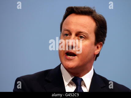 Le Premier ministre David Cameron s'adresse au forum du printemps des conservateurs lors de la Conférence des conservateurs gallois à Cardiff. Banque D'Images