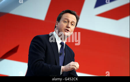 Le Premier ministre David Cameron s'adresse au forum du printemps des conservateurs lors de la Conférence des conservateurs gallois à Cardiff. Banque D'Images