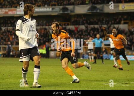 Football - Barclays Premier League - Wolverhampton Wanderers / Tottenham Hotspur - Molineux.Steven Fletcher (au centre) de Wolverhampton Wanderers célèbre le troisième but du match de son côté Banque D'Images